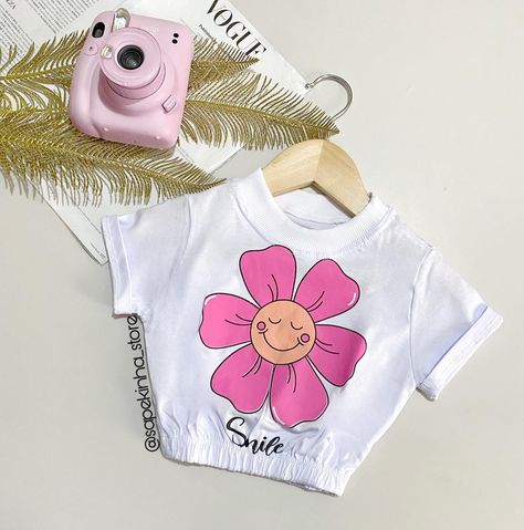 Sapeka Store | Cropped $38,00💕 | Instagram Girl Leggings, Kids Tshirt, Art Background, Flower Art, Kids Tshirts, Baby Clothes, Projects To Try, Crop Top