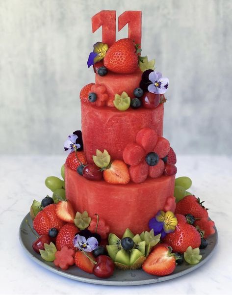 Fruit Birthday Cake, Fruit Buffet, Fruit Cake Design, Fresh Fruit Cake, Fruit Platter Designs, Fruity Cake, Watermelon Cake, Amazing Food Decoration, Catering Ideas Food