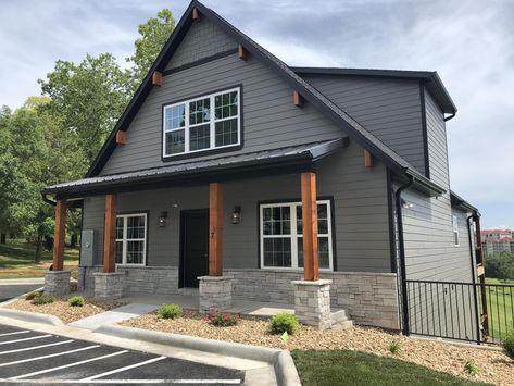 Gray Siding Black Trim Exterior, Dark Grey Outside House Paint, Dark Gray Hardie Board House, Exterior House Colors With Black Metal Roof, Black Trim Exterior House Grey, Dark Exterior White Trim, Dark Exterior Farmhouse Colors, Gray With Black Trim House, Houses With Dark Siding