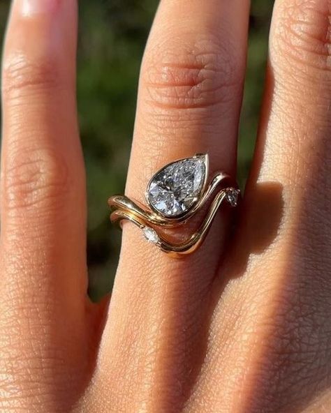 Grew & Co Fine Jewellery on Instagram: "Laraine Pear -

A pear cut diamond, low-set in a semi bezel along a sweeping wave of 18k yellow gold. 

Made to pair with our Laraine wedding ring 💘" Bezel Pear Engagement Ring, Woman Engagement Rings, Bespoke Rings, Pear Cut Diamond, Pear Diamond, Fine Jewellery, Pear Cut, Pear Shape, Pear Shaped