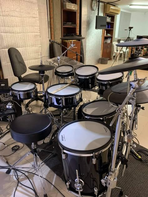 Drum Kit Aesthetic, Drum Set Aesthetic, Cool Drum Set, Electric Drums, Drum Seat, Drums Set, Electric Drum Set, Drums Studio, Digital Drums