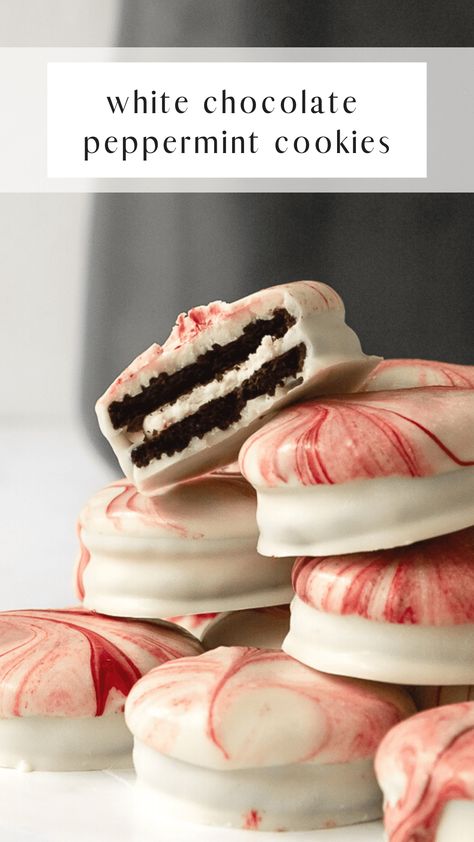 chocolate covered oreos Winter Baking Recipes, White Chocolate Covered Oreos, Chocolate Gingerbread Cookies, Hot Chocolate Brownies, Marbled Chocolate, Banana Coffee Cakes, Chewy Molasses Cookies, Oreo Cookies Dipped, White Chocolate Covered