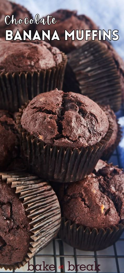 Whether you enjoy them for breakfast or dessert, you’re going to love these chocolate banana muffins! Easy to make and hard to resist, they’re loaded with rich chocolate flavor and have the moist texture of banana bread. Easy Banana Chocolate Chip Muffins, Double Chocolate Banana Muffins, Chocolate Banana Muffins Recipe, Banana Muffins Recipe, Resep Brownies, Double Chocolate Muffins, Dessert Breakfast, Muffin Tops, Chocolate Banana Muffins