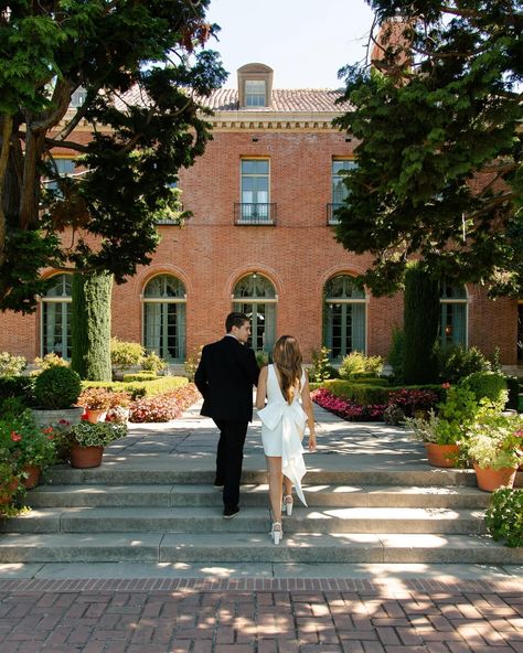 I’m sending out previews from C+E’s engagement shoot so I figured… might as well post some too😜. I shot my first session at Filoli Gardens and I just have to say… I am obsessed. For all you rom com lovers out there, part of the movie “The Wedding Planner” with Jennifer Lopez and Matthew McConaughey was filmed at Filoli Gardens in Woodside. Soooooo who wants to go back with me to Filoli for more photos 🙈 #bayareaengagementphotographer #bayareaengagementphotography #bayareaengagementshoot... Filoli Gardens Engagement, Filoli Gardens, Garden Engagement, Missouri Botanical Garden, The Wedding Planner, Engagement Photo Shoot, Matthew Mcconaughey, Engagement Photo Inspiration, Botanical Garden