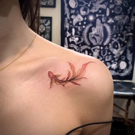 Coy Fish Collar Bone Tattoo, Chinese Symbol Cover Up Tattoo, Gold Fish Tattoos, Beta Fish Tattoo, Unique Minimalist Tattoo, Fish Tattoo Ideas, Small Girly Tattoos, Bone Tattoos, Small Pretty Tattoos