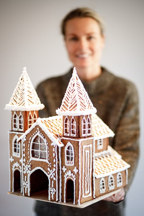 Do you want to make a stunning gingerbread masterpiece? Then this gingerbread cathedral template is definitely for you!🌟 Cathedral Gingerbread Houses, Big Gingerbread House Template, Gingerbread Blueprints, Diy Gingerbread Dollhouse, Gingerbread House Winners, Gingerbread Building Ideas, Ginger Bread Ideas, Ginger Bread House Template, Gingerbread House Template Free