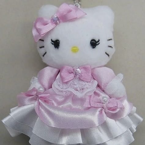 keychain of kitty in a princess dress. Quince Doll, Hello Kitty Quince, Quince Planning, Quince Themes, Quinceanera Pink, Sanrio Plushies, Chris Briney, My Quinceanera, Quinceanera Themes Dresses