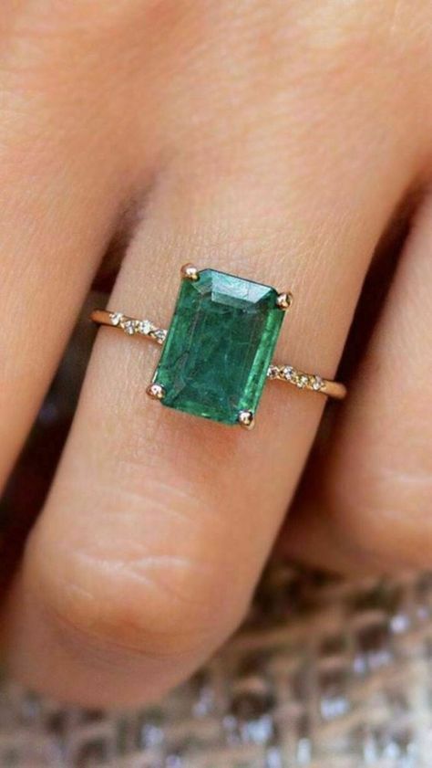 Esmeralda Engagement Ring, Esmeralda Ring, Green Emerald Ring, Future Engagement Rings, Diamond Engagement Wedding Ring, Dream Engagement Rings, Emerald Engagement, Ring For Men, Emerald Stone