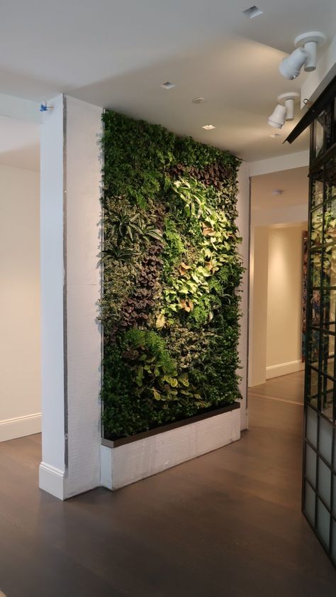 Artificial Plant Wall Indoor, Living Wall Garden, Living Wall Indoor, Plant Walls, Green Wall Design, Indoor Plant Wall, Vertical Garden Indoor, Washroom Decor, Artificial Plant Wall