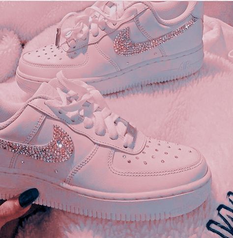 Girls Shoes Teenage, Outfits With Air Force Ones, 00s Mode, Bedazzled Shoes, Air Force 1 Shoes, Nike Shoes Air Force, Wedding Sneakers, Basket Style, Nike Shoes Girls