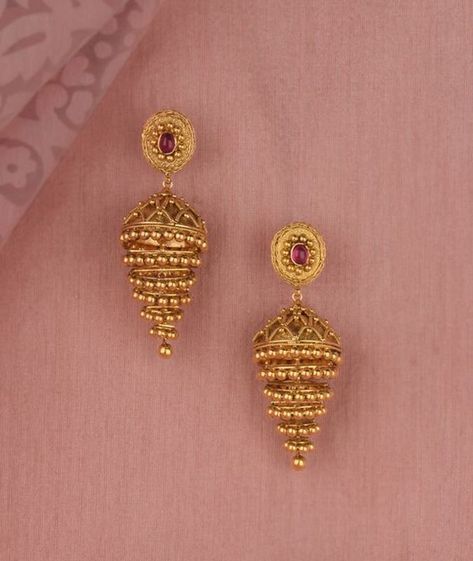 Pretty Gold Necklaces, Gold Jhumka, Gold Earrings Indian, Jhumka Designs, Gold Jhumka Earrings, New Gold Jewellery Designs, Perhiasan India, Gold Earrings Wedding, Gold Jewelry Simple Necklace