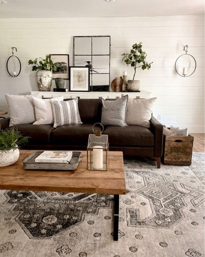 Living Room Design Dark, Dark Brown Sofa Living Room, Brown Leather Sofa Living Room, Dark Brown Couch Living Room, Leather Couch Living Room Decor, Brown Leather Couch Living Room, Balanced Aesthetic, Brown Furniture Living Room, Brown Sofa Living Room