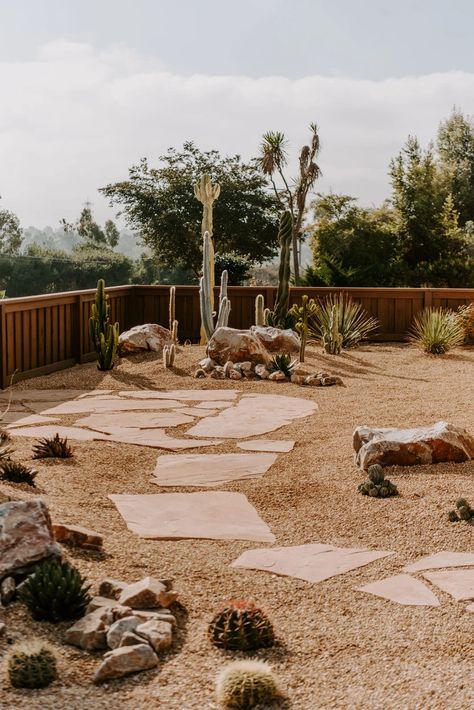 Town and Cacti Desert Landscaping Backyard, Flagstone Pathway, Desert Backyard, Cactus Gardens, Gravel Landscaping, Lawn Alternatives, Waterwise Garden, Drought Tolerant Landscape, Landscaping Backyard