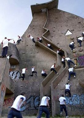 dame du lac Free Running Parkour, Parkour Workout, Parkour Training, Ninja Warrior, Obstacle Course, Free Running, Poses References, Bench Press, Parkour