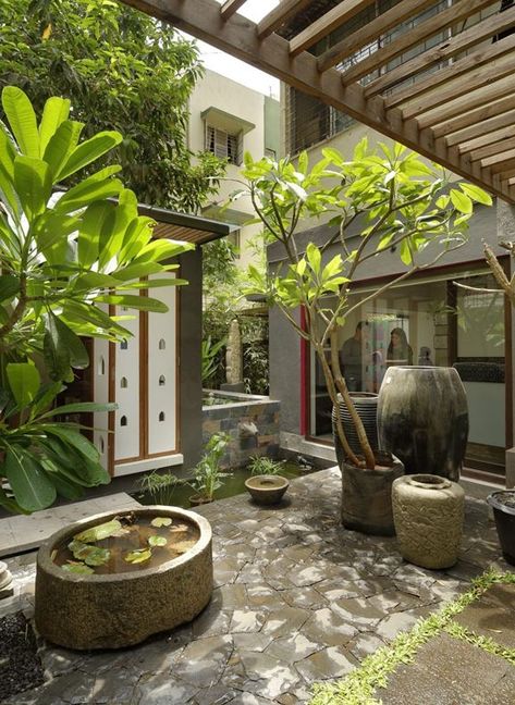 Balinese Landscape, Tropical Garden Design, Courtyard Design, Enclosed Patio, Rose Tyler, Patio Interior, Pergola Patio, Courtyard Garden, Terrace Garden