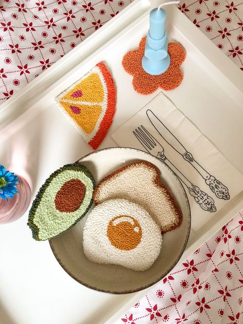 Punch Needle Coasters, Rug Coaster, Rug Christmas, Cool Coasters, Cute Coasters, Crochet Cord, Hand Embroidery Patterns Flowers, Punch Needle Patterns, Crochet Stitches For Beginners