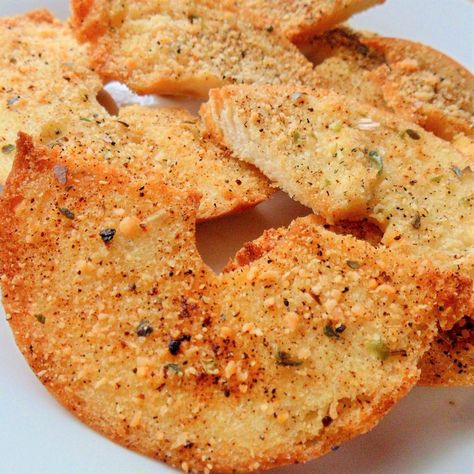 7 Genius Recipes Using Stale Bagels Leftover Bagels, Mini Bagels Recipe, French Toast Bagel, Bagel Chips Recipe, Mixed Seasoning, Mini Bagel Pizza, Bagel French Toast, Bagel Bites Recipe, Bagel Crisps