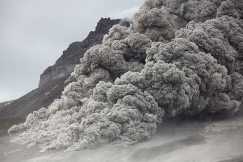 Soufriere Hills Volcano, Pyroclastic Flow, Montserrat 2010 Volcano Lightning, All About Volcanoes, Pyroclastic Flow, Erupting Volcano, British West Indies, Cool Landscapes, Volcano, Art Ideas, Art Projects