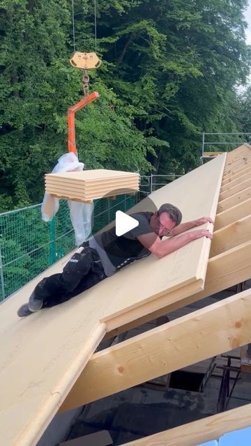 The Roofer's Helper on Instagram: "Anyone familiar with this roof decking?  📹: @holzbau_kieslich  #roof #roofer #roofing #roofershelper #roofingcontractor" Porch Ceiling Ideas Cheap, Home Roof Design, Alternative House, Shed Roof Design, Roof Truss Design, Faux Stone Walls, Skillion Roof, Roofing Ideas, Modern Roofing