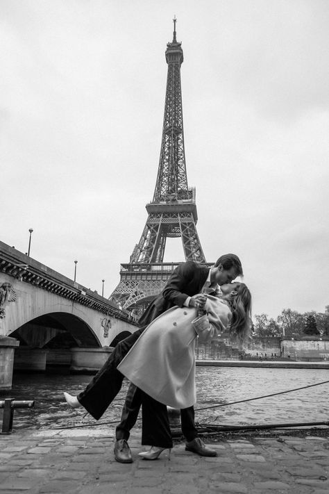 Couple Photo session in Paris with the Eiffel Tower View. Iconic photo session for a couple in Paris Engagement Photos Eiffel Tower, Paris Instagram Pictures Couple, Couples Photos Paris, Birthday In Paris Photos, Couple Paris Photos, Paris Honeymoon Aesthetic, Paris Photoshoot Ideas Couples, New Years In Paris, Paris Couple Shoot