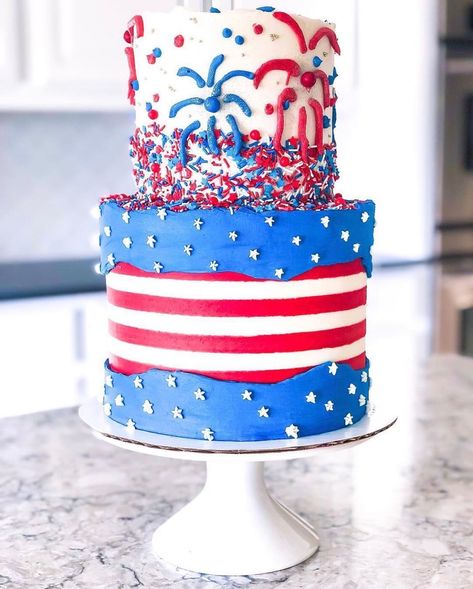 Memorial Day Cake, Fireworks Cake, Striped Cake, Flag Cake, 4th Of July Cake, Cake Trends, Happy Memorial Day, Colorful Cakes, Canada Day