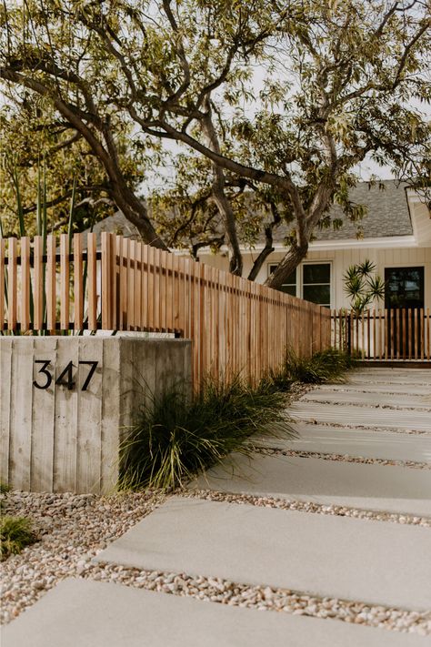 Modern Coastal Landscape Design! These landscape designers elevated their curb appeal with a modern top cast concrete walkway and coastal inspired ipe deck landing. Get the details and more yard inspo here! Modern Fence Design, Walkway Design, Concrete Walkway, Front Walkway, Front Fence, Dream Yard, Front Yard Fence, Cedar Fence, Modern Fence