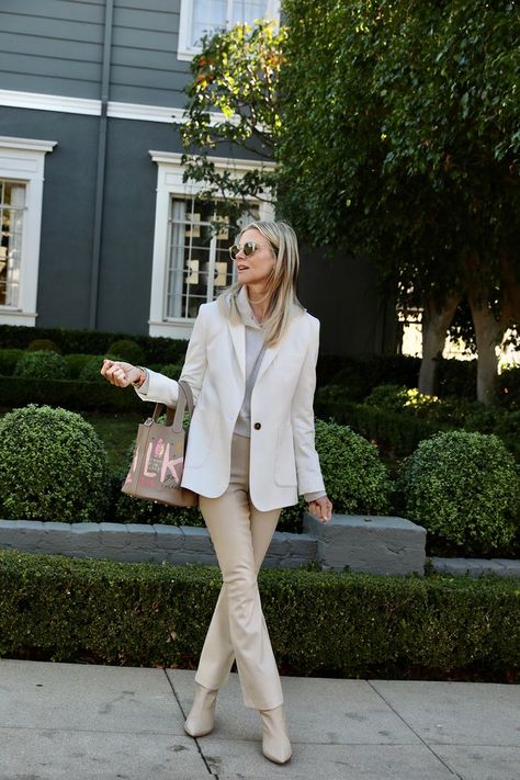 I'm 59 Years Old, and I Consistently Wear These 5 Chic Outfits With Sweatshirts Outfits With Sweatshirts, Blazer Outfit Fall, Sweatshirt Outfits, Matching Sweatsuit, Mango Skirts, Zara Sweatshirt, Loungewear Outfits, Nyc Street Style, Style Guru