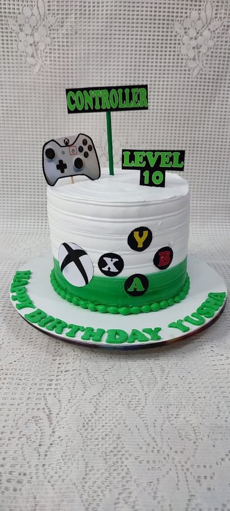 Xbox Cake Birthdays, Vr Birthday Cake, Xbox Theme Cake, Level Up Birthday Party Cake, Game Cakes For Boys, Xbox Cake Ideas, Xbox Birthday Cake, Xbox One Cake, Aloha Cake