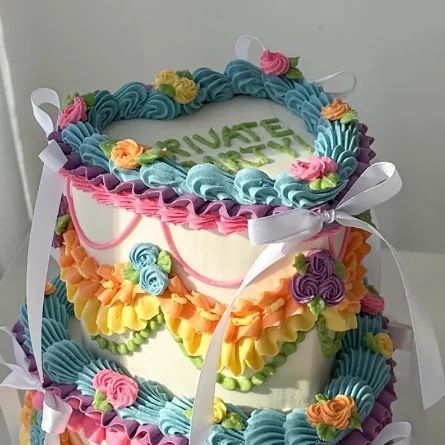 Vintage Rainbow Cake, Rainbow Buttercream Cake, Rainbow Heart Cake, Lambeth Cakes, Cake Supply Store, Lambeth Cake, Cake Styles, Pastry Ideas, Cake Balloons