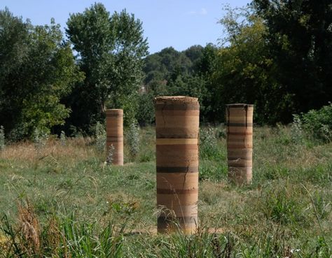 Rammed Earth Living Sculpture in Portugal | Natural Building Blog Rammed Earth Sculpture, Earth Sculpture, Underground House Plans, Wilderness Cabins, Living Sculpture, House Mediterranean, Earth Sheltered, Sacred Mountain, Mountain Cottage