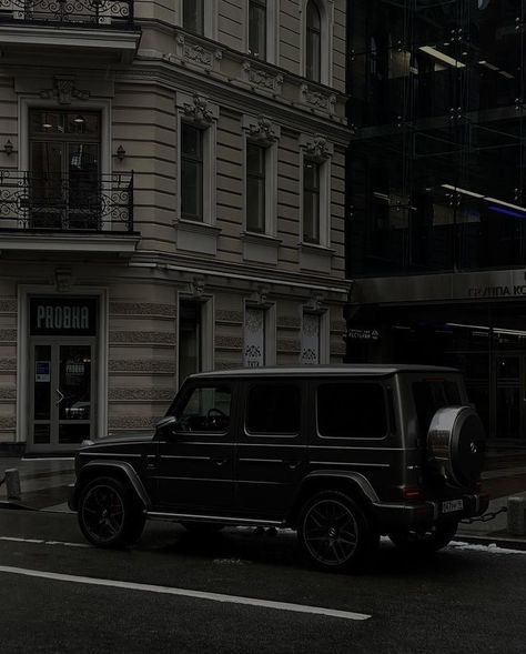 Mafia House Aesthetic, Black G Wagon, Black Mercedes Benz, Dream Cars Mercedes, Mercedes G Wagon, Kid Friendly Trips, Basketball Pictures, Creative Pictures, Classy Cars