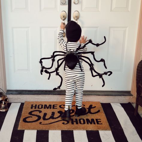 Diy Toddler Spider Costume, Spider Costume Diy, Kids Spider Costume, Toddler Spider Costume, Tutu Costumes Diy, Diy Spider Costume, Spider Girl Costume, Girly Halloween, Spider Costume