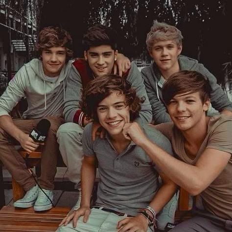 One Direction on Instagram: “As you said baby direction is heeeere! They’re so cute 🥰❤️. @onedirection @louist91 @lthqofficial @harrystyles @hshq @liampayne…” One Direction Photoshoot, 1d Aesthetic, One Direction Aesthetic, One Direction Background, One Direction Fotos, Four One Direction, One Direction Pics, Gambar One Direction, One Direction Images