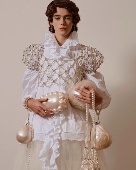 Merle Ginsberg on Instagram: “Because of our fabulous new Veep, everything’s gone pearls!! #kamalaharris #pearls #pearljewelry #merletalk #simonerocha” Pearl Fine Jewelry, Pearl Inspired Outfits, Pearlcore Aesthetic, Pearl Purse, Bridal Bag, Pearl Bag, Alsace, Beaded Bags, Diy Bag