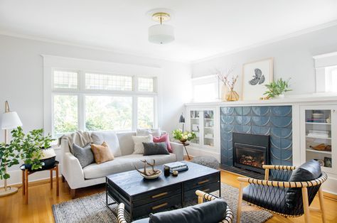 This Century Home Mixes West Coast Style With Rustic Charm - House & Home Craftsman Living Room Ideas, Coin Banquette, Craftsman Living Rooms, Craftsman Living Room, Custom Bunk Beds, Pitched Ceiling, Ann Sacks Tiles, Craftsman Interior, Bunk Beds Built In