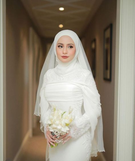 Ootd Bridesmaid Hijab, Malaysian Hijab, Melayu Wedding, Malay Wedding Dress, Malaysian Wedding, Muslim Wedding Photos, Wedding Hijab Styles, Muslim Wedding Gown, Baju Kahwin