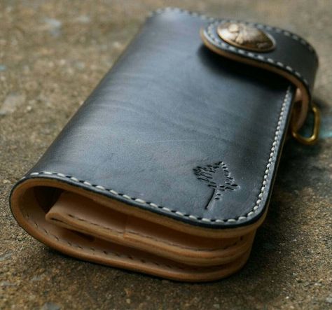 Long Wallet Men, Trucker Wallet, Biker Wallet, Chain Wallet, Mens Trends, Leather Gifts, Leather Wallet Mens, Wallet Chain, Vegetable Tanned Leather