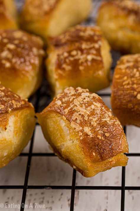 Try this homemade pretzel bites recipe the next time you are throwing a party or want a fun snack. They taste better than the store bought pretzels! Soft Pretzel Bites Recipe, Freeze Cheese, Freezing Cheese, Homemade Pretzel Bites, Pretzel Bites Recipe, Holiday Party Treats, Homemade Pretzel, Soft Pretzel Bites, Pretzel Bites Recipes