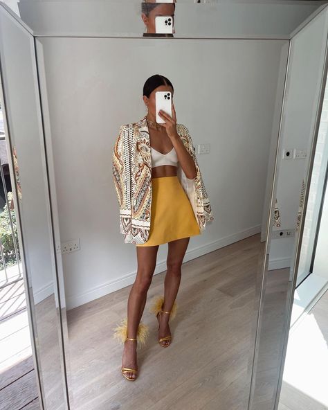 Dinner With Family Outfit, Yea Party Outfit, Sunset Party Outfit, Party Brunch Outfit, Tik Tok Outfits, Yellow Skirt Outfit, Yellow Heels, Street Style Parisian, Outfit Inspired