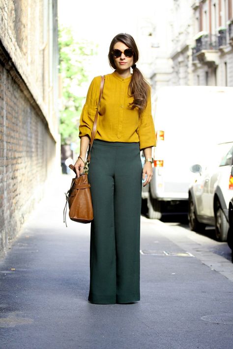 Mustard yellow. Yes. My style Outfit Ideas Korean Casual, Ootd Hijab Casual Outfit Ideas, 2020 Fashion Trends Street Styles, Overcoat Woman, Urban Outfitters Outfit, Winter Fashion Outfits Dressy, Outfit Ideas Korean, Dark Academia Outfit, Sneaker Outfits Women