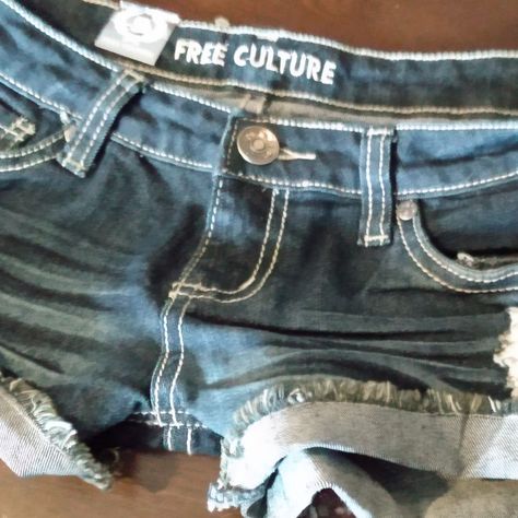 Nwt Free Culture Low Rise Dark Wash Denim Shorts Size 5 Hollister Low Rise Shorts, Low Rise Jeans Aesthetic, Thrifty Outfits, Low Waisted Shorts, Low Waist Shorts, Ultra Low Rise Jeans, Oc Clothes, Low Rise Denim Shorts, Hollister Clothes