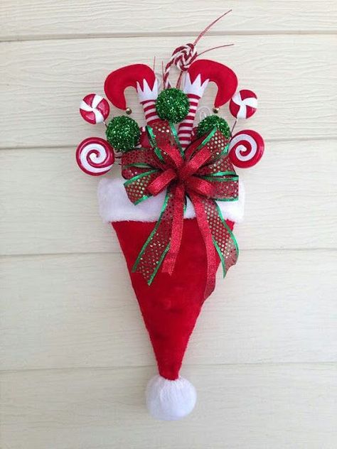 Door Hanger Christmas, Christmas Tree Napkins, Christmas Vases, Christmas Candle Decorations, Christmas Santa Hat, Red And White Christmas, Christmas Mesh Wreaths, Christmas Tablescape, Unique Christmas Decorations