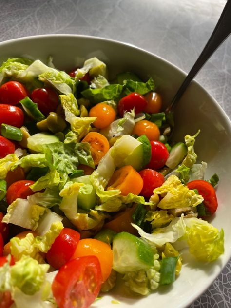 Fresh salad Salad Aethstetic, Simple Salad Aesthetic, Aesthetic Salad Pictures, Fresh Salad Aesthetic, Garden Salad Aesthetic, Fresh Astethic, Summer Salads Aesthetic, Mediterranean Salad Aesthetic, Salad Astethic