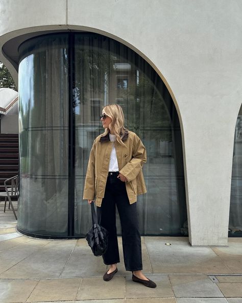 Had to try the barn jacket didn’t I! Bloody love this one, wasn’t sure on the mustard tone before but here we are. Will link on my stories! 🌭 #mangogirls #neutralstyle #minimalstyle Barn Jacket Street Style, Minimalistic Outfits, Cold Fashion, Barn Jacket, New Street Style, Linen Dress Women, Fit Ideas, Travel Wardrobe, Style Change