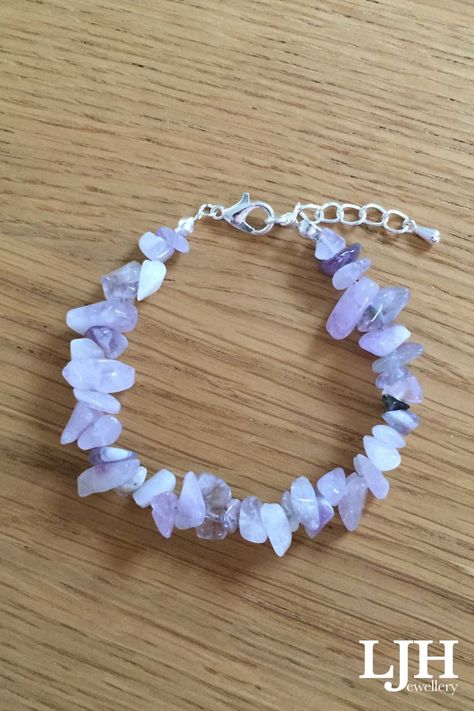 Handmade Amethyst Agate Gemstone Chip Bracelet Jewelry Handmade Ideas, Gemstone Chips Bracelet, Diy Wire Jewelry Rings, Handmade Crystal Necklace, Chip Bracelet, Beads Craft Jewelry, Diy Gemstone, Chain Making, Beaded Jewelry Designs