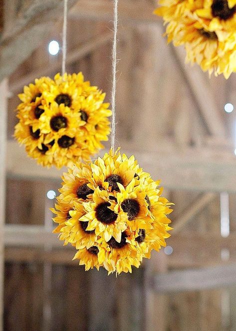 Hanging Wedding Decorations, Sunflower Party, Kissing Ball, Inexpensive Wedding, Inexpensive Wedding Venues, Fall Wedding Decorations, Wedding Table Decorations, Deco Floral, Sunflower Wedding