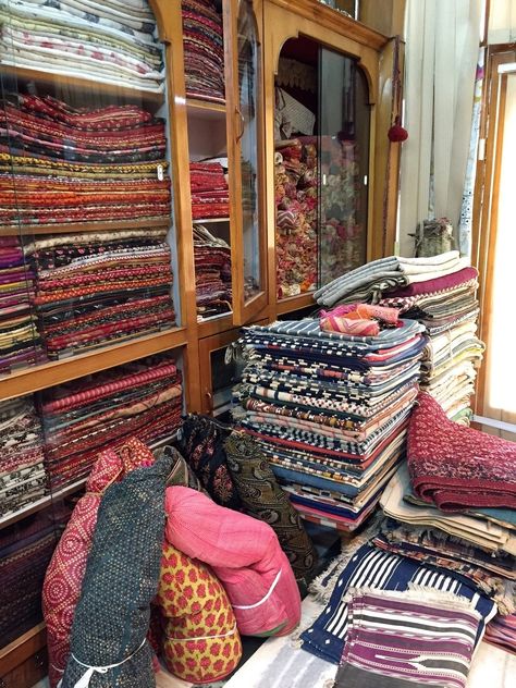 India Spirituality, Chor Bazaar, Weather In India, India Textiles, India Trip, India Shopping, Backpacking India, Fabric Shopping, Travel India