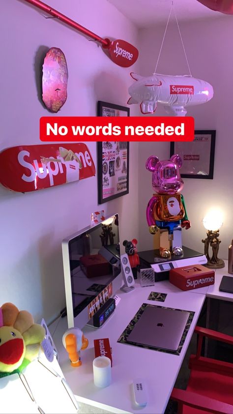 Hypebeast Gaming Setup, Hype Beast Office, Hypebeast Desk, Hypebeast Furniture, Hypebeast Room Girl, Hype Beast Room Decor, Man Room Design, Hype Beast Room, Hype Room