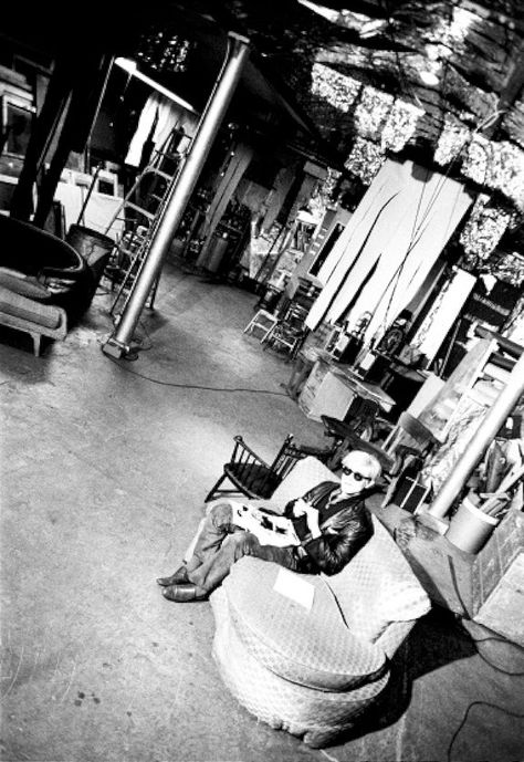 Andy Warhol Artists Apartment, Andy Warhol Photography, Andy Warhol Factory, Billy Name, Apartment Vintage, Warhol Factory, Andy Warhol Pop Art, Edie Sedgwick, Warhol Art