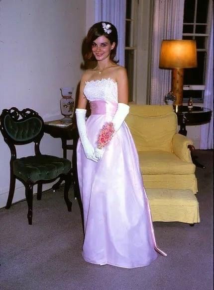 1960s Prom Dress, 60s Prom Dress, 60s Prom, Dresses To Prom, 70s Prom Dress, 1960s Prom, 70s Prom, Prom Pics, 80s Prom Dress